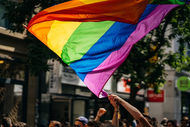 Nach über vier Jahren entdeckt die SPD die Queerpolitik und schlägt ohne Sachkenntnis um sich