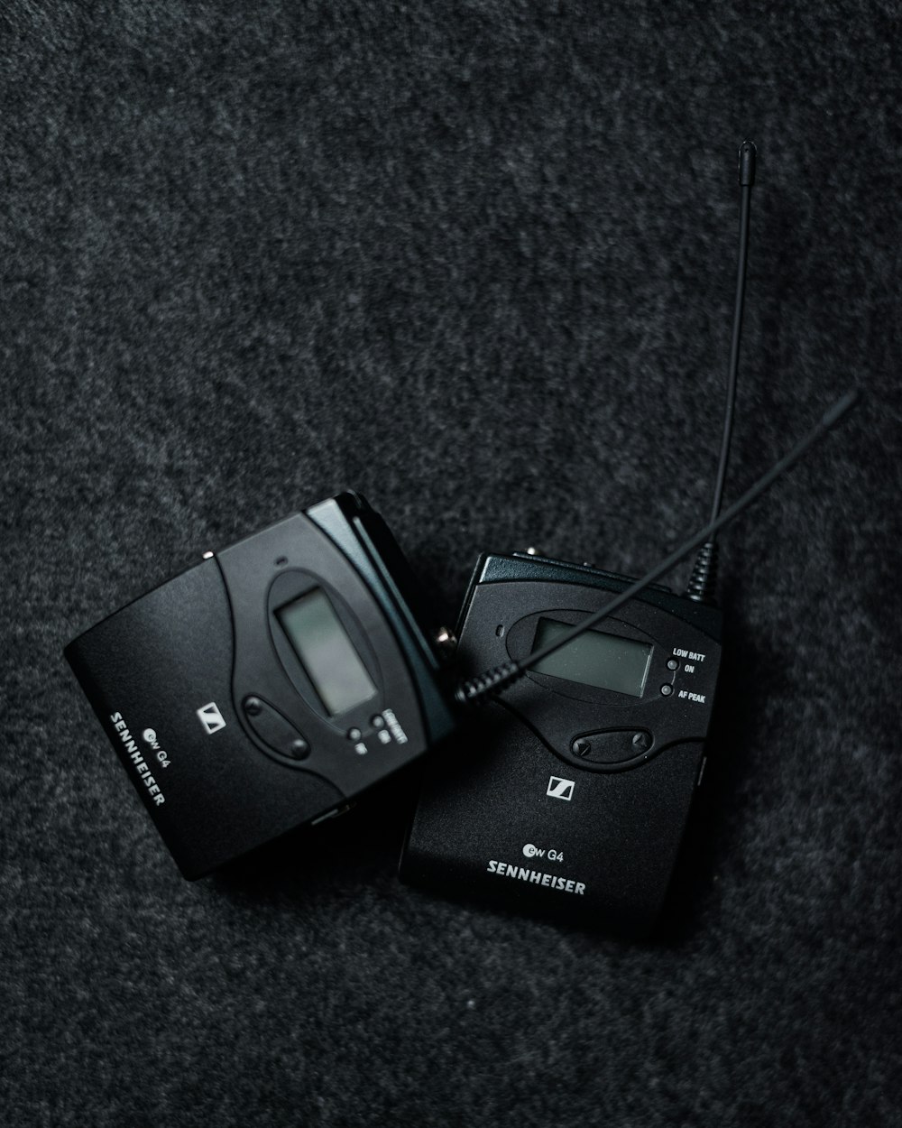 Appareil photo numérique Sony noir sur textile noir
