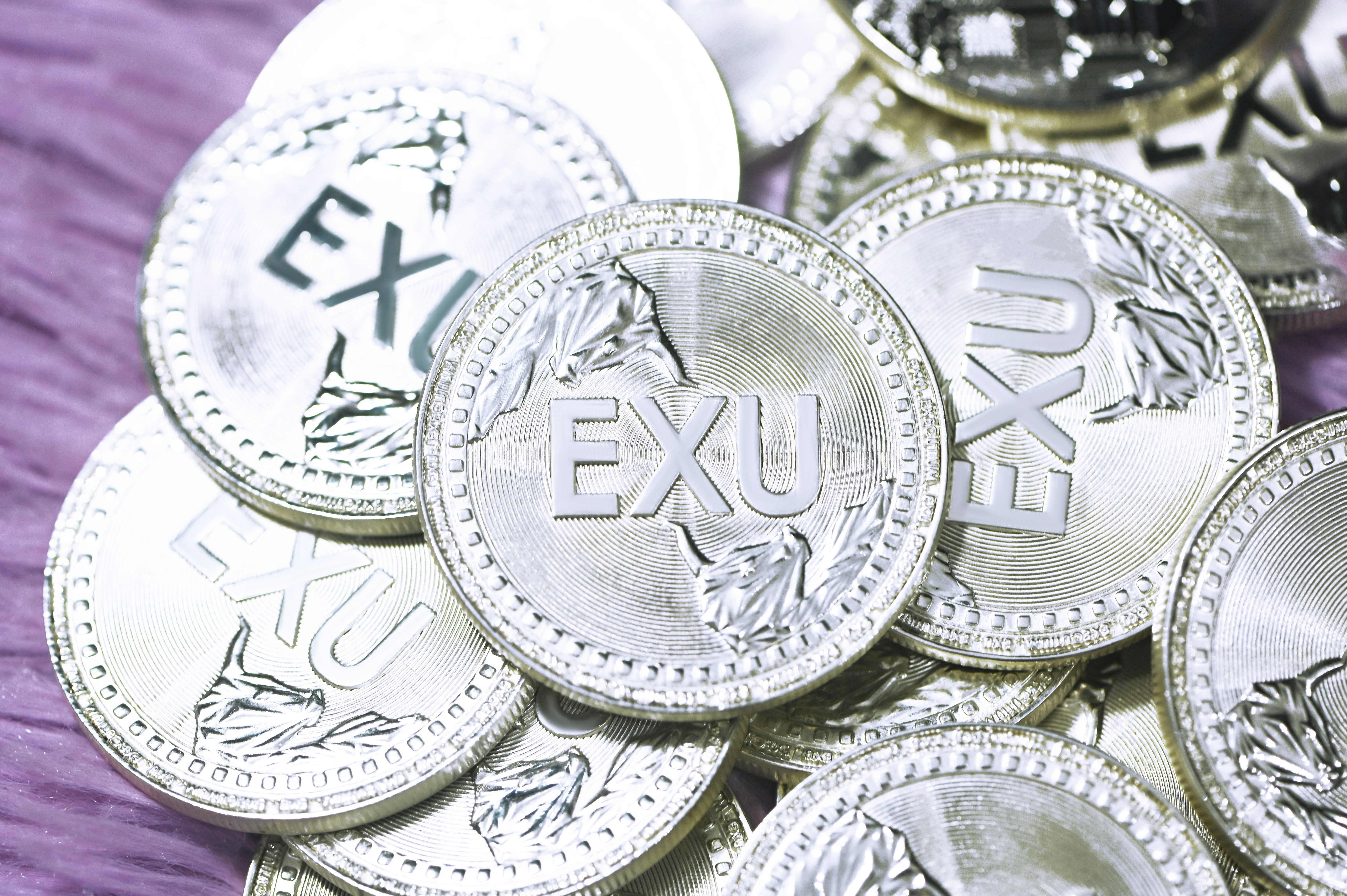 silver and gold round coins