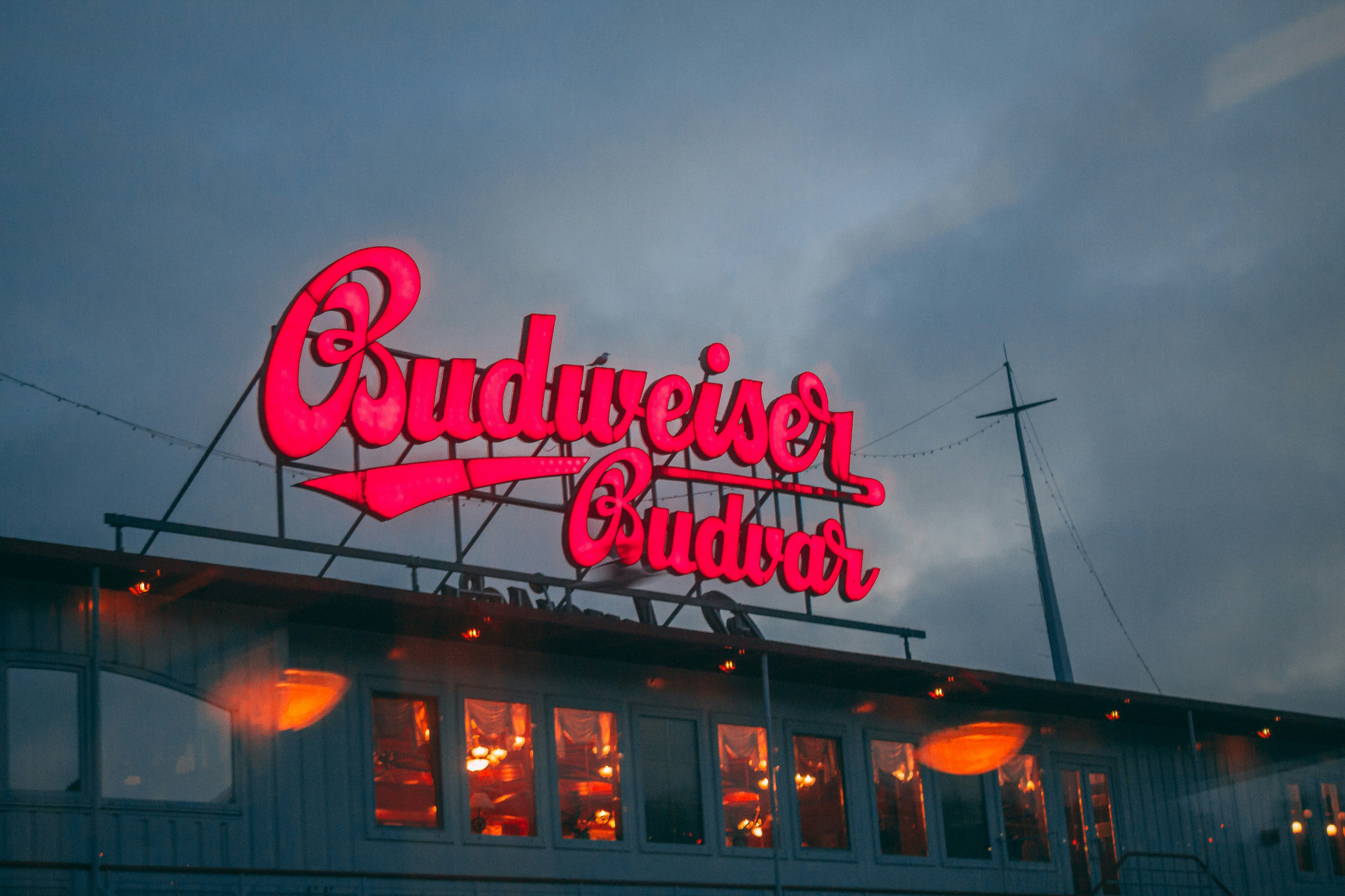 Merah dan putih Love Me Neon Light Signage
