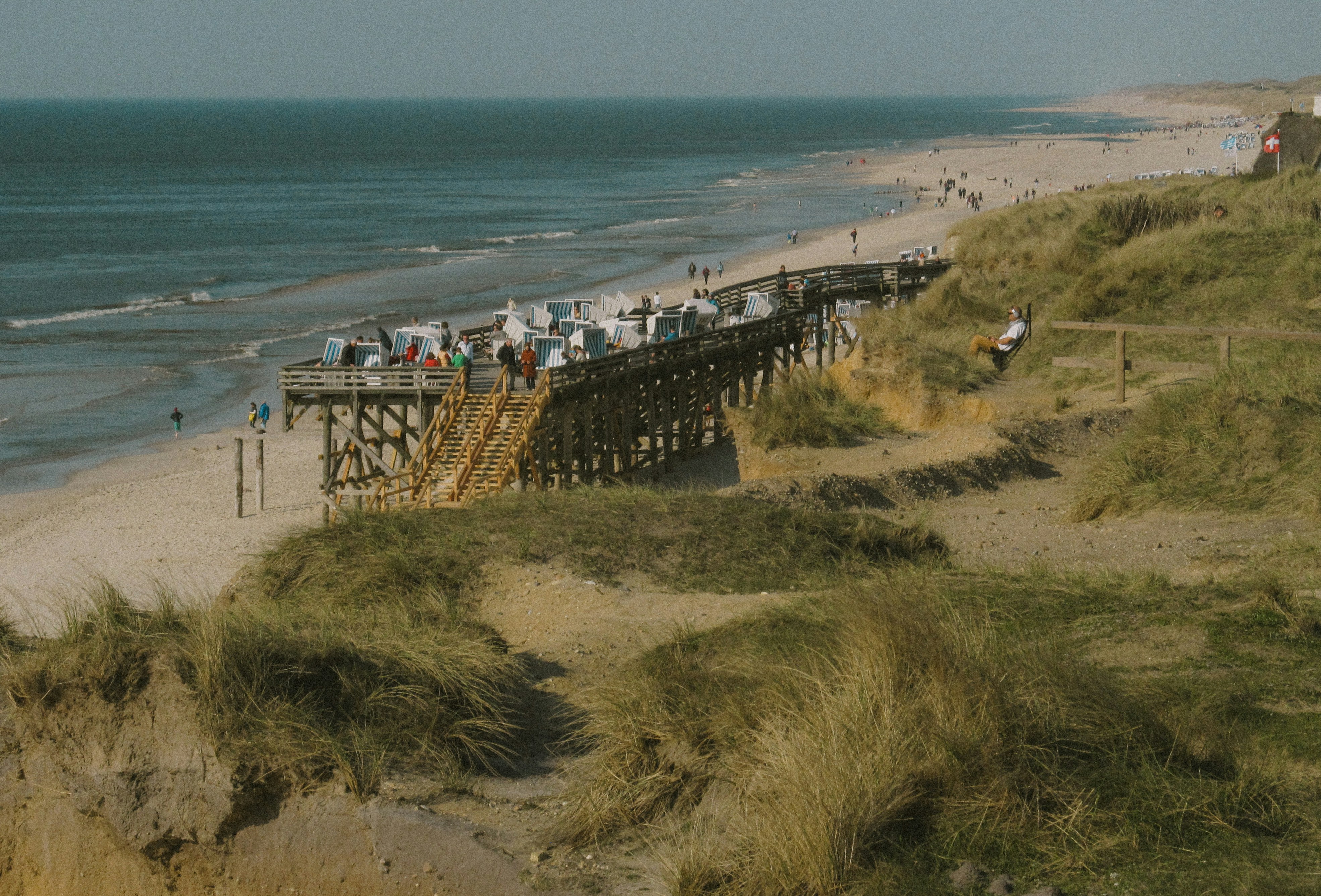 Menschen am Strand tagsüber