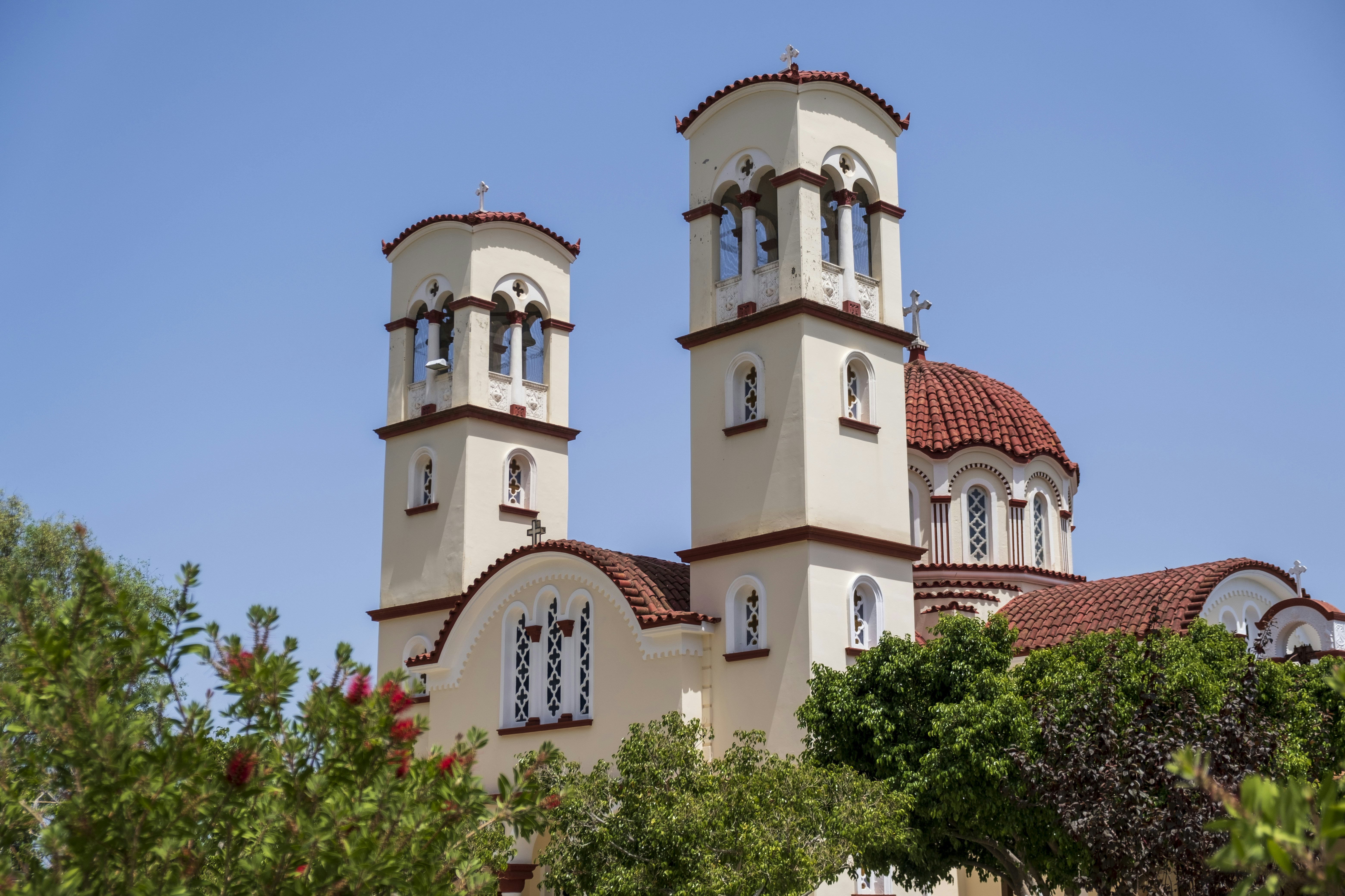 brown and white concrete building