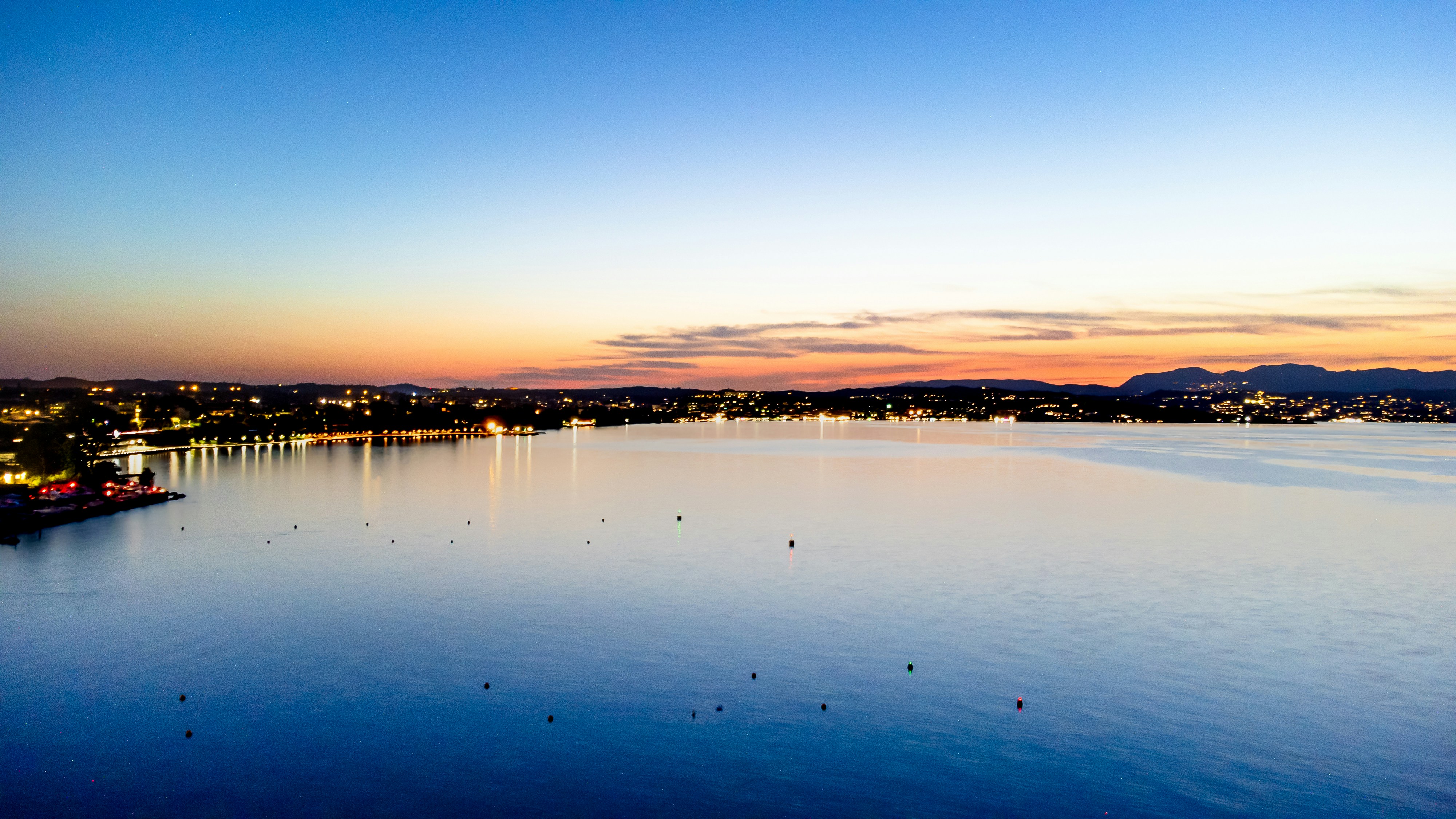 Photo by photoroutes