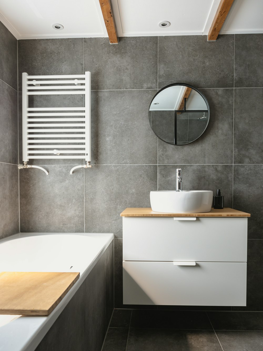 white ceramic bathtub beside white ceramic bathtub