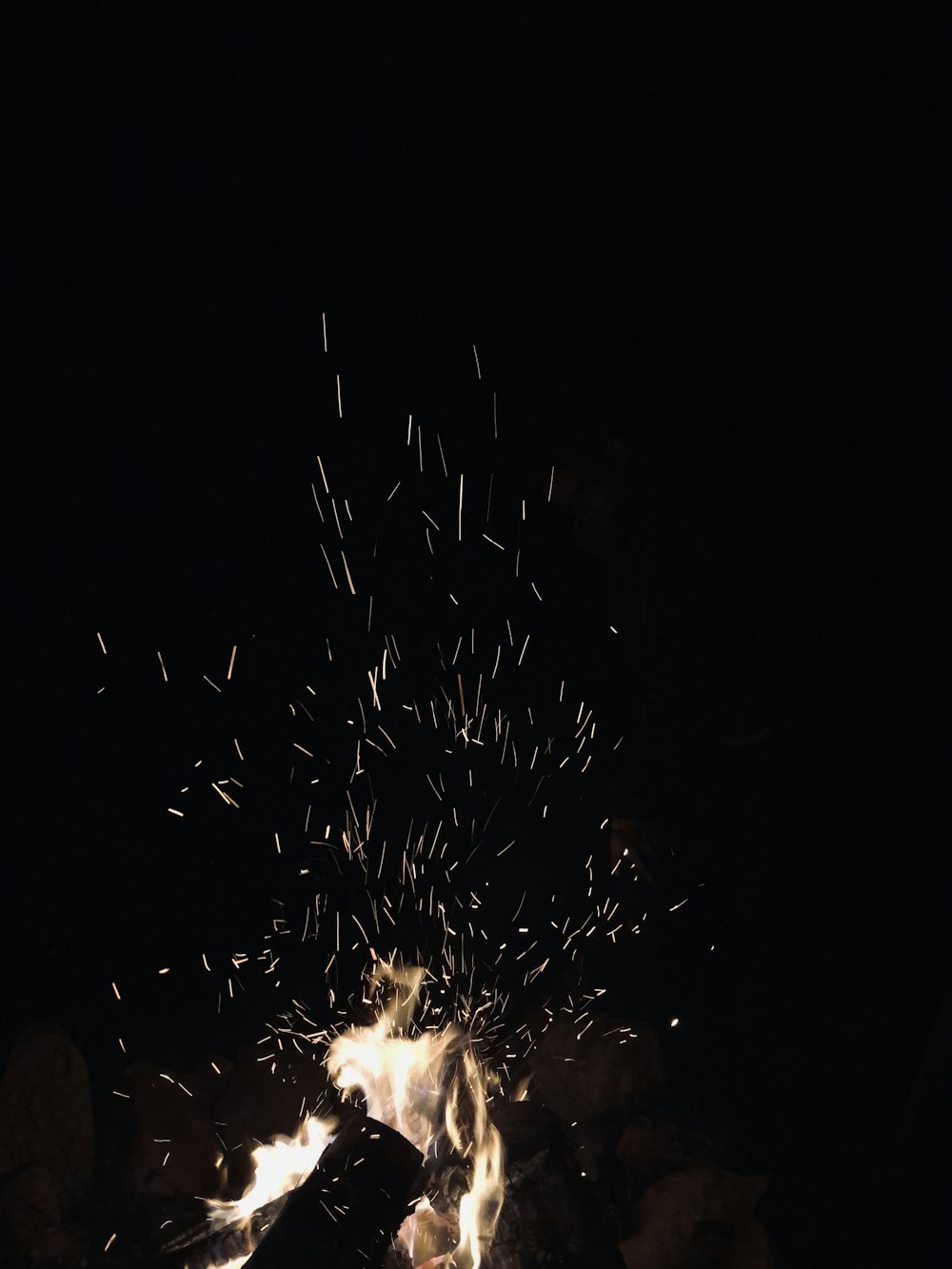 Feuerwerk am Himmel während der Nacht