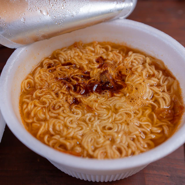 칼칼한 김치 컵라면 65g 1개 얼큰 매콤 야식 1인 즉석 컵누들