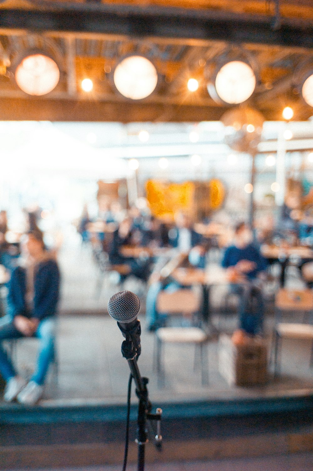 selective focus photography of microphone with stand