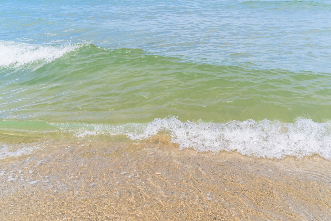 sea waves crashing on shore during daytime