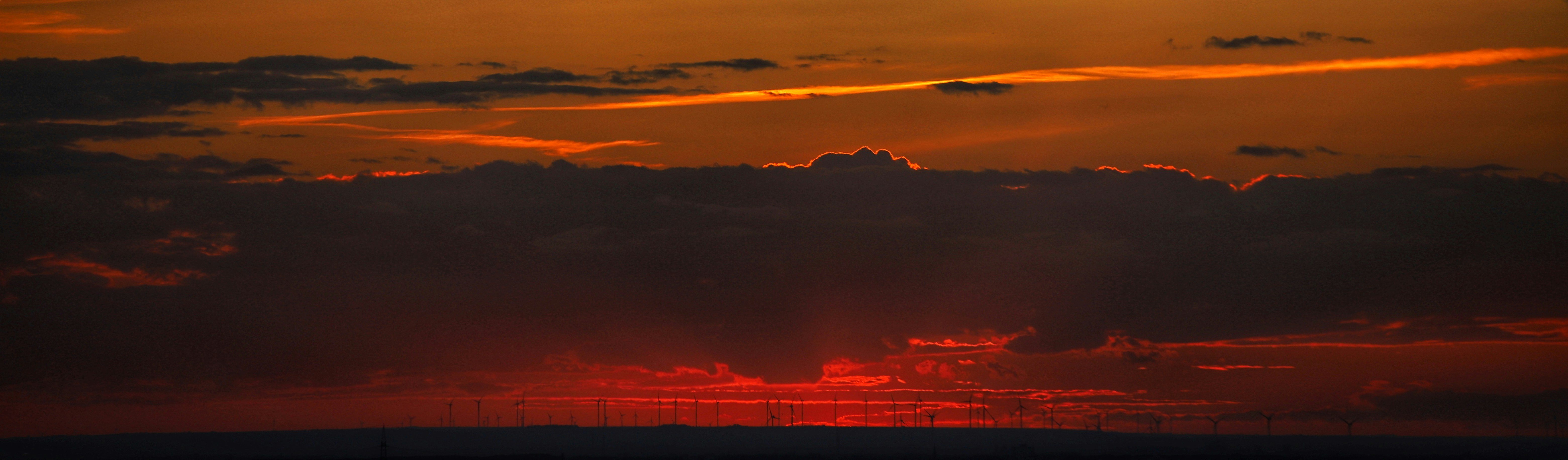 cielo blu e nuvole bianche