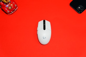 white and gray cordless computer mouse