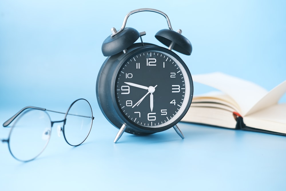 black and white alarm clock at 10 10