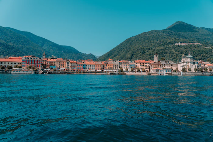 Borgo sul Lago Maggiore