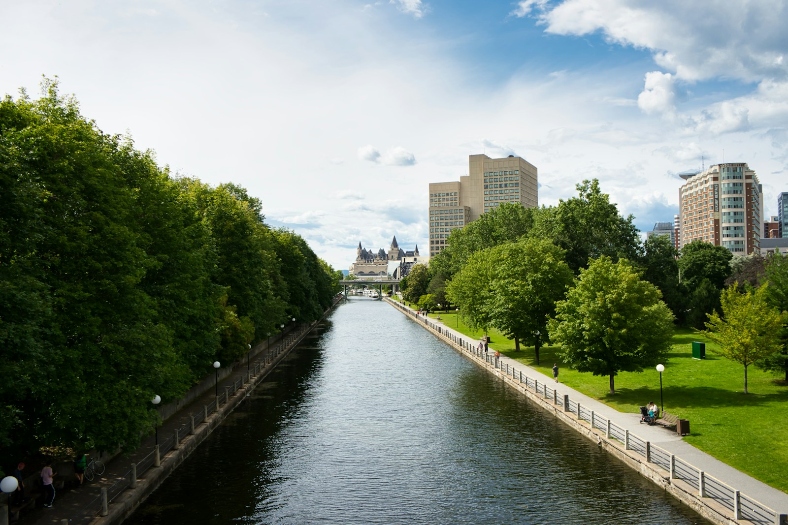 Best Happy Hours in Ottawa: 12 Must-Try Spots for Food & Drink Deals (2026 Guide)