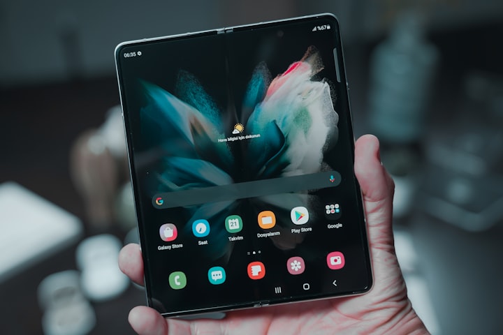 Evaluating the Samsung Galaxy Z Fold 3: Unfolding the Pros and Cons of a Revolutionary Foldable Phone