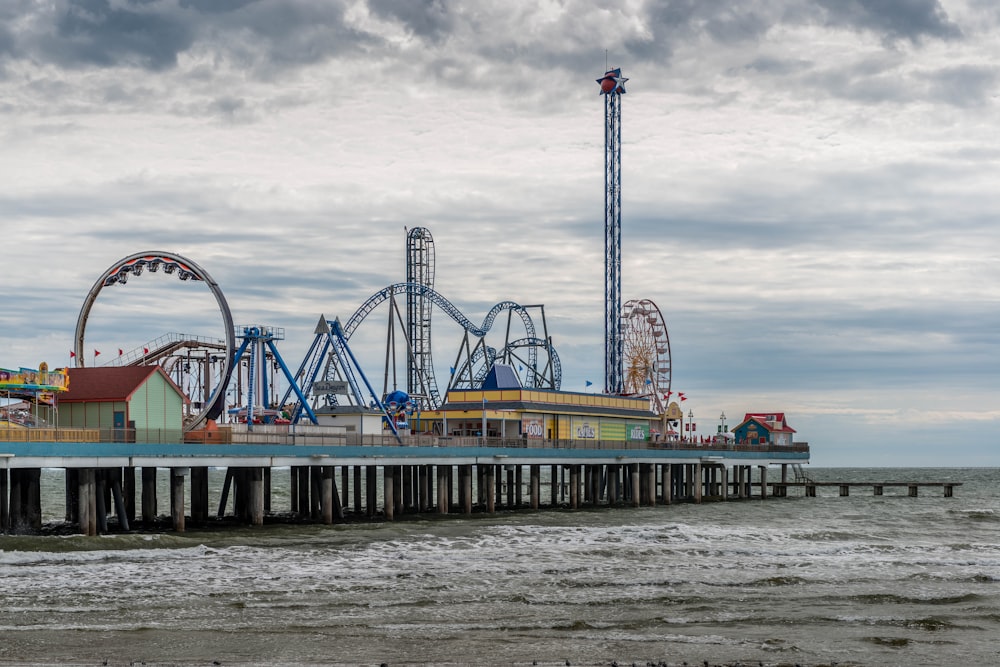 blue and white ferris wheel near body of water during daytime