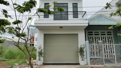 Uma imagem de uma casa limpa e organizada, simbolizando serviços de qualidade.