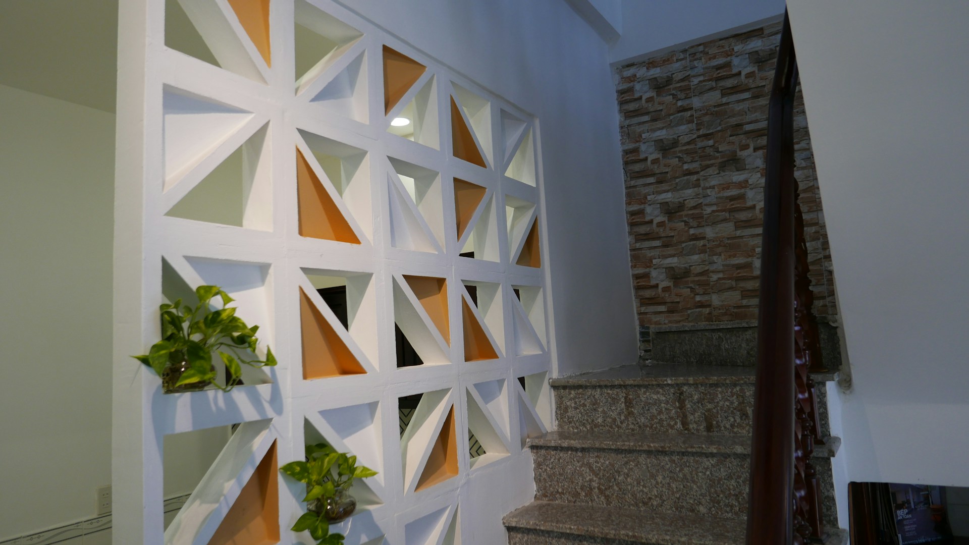 gray computer monitor