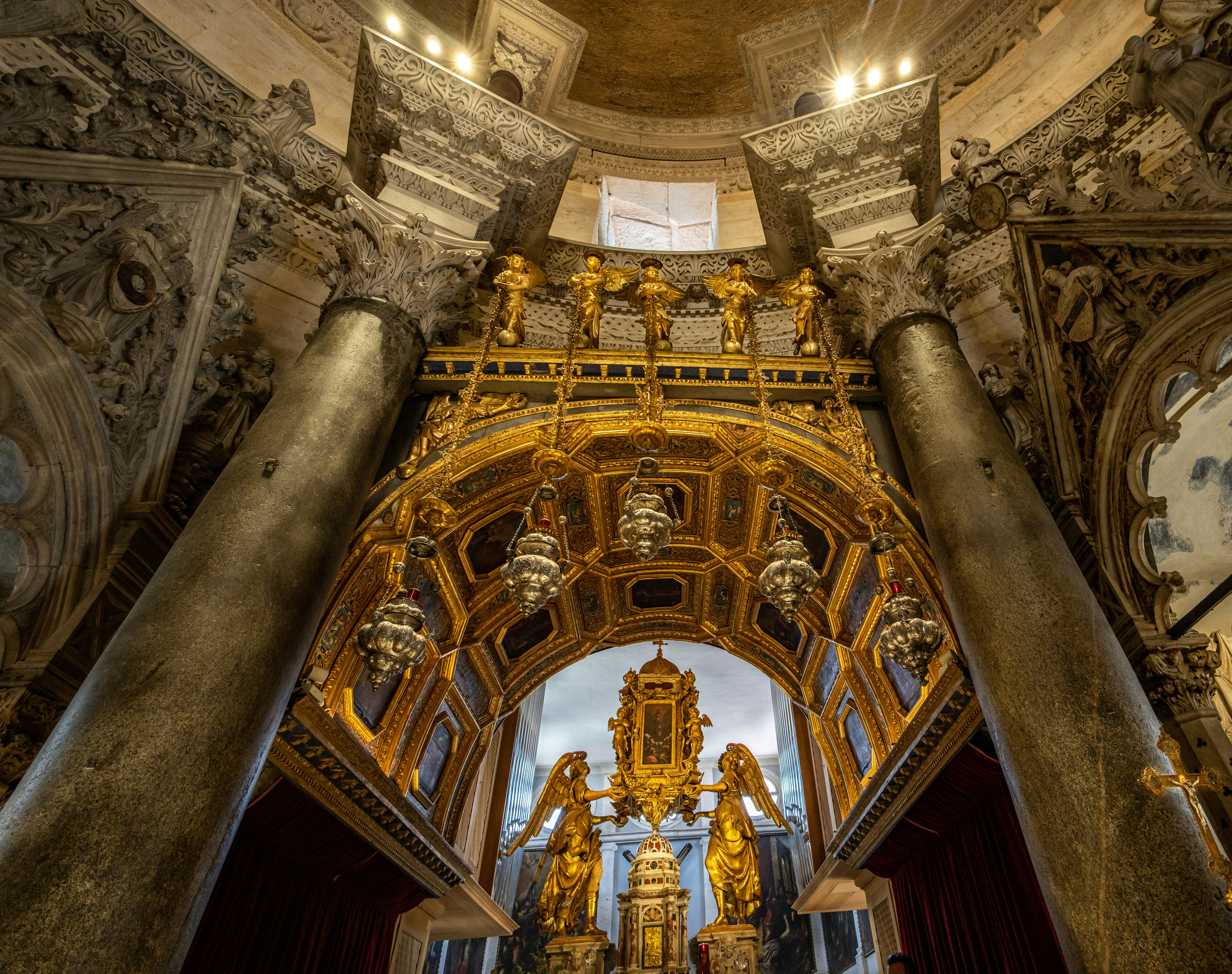 Basilica Romanica di Santa Maria Annunziata e San Biagio