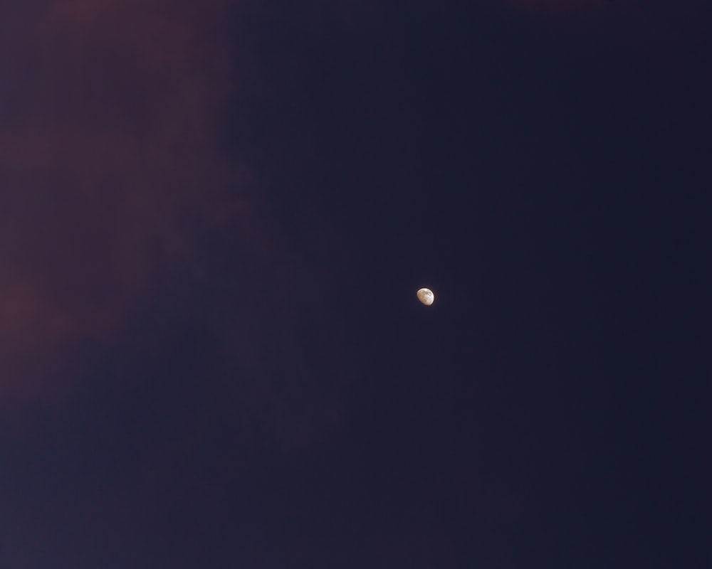 moon in the sky during night time