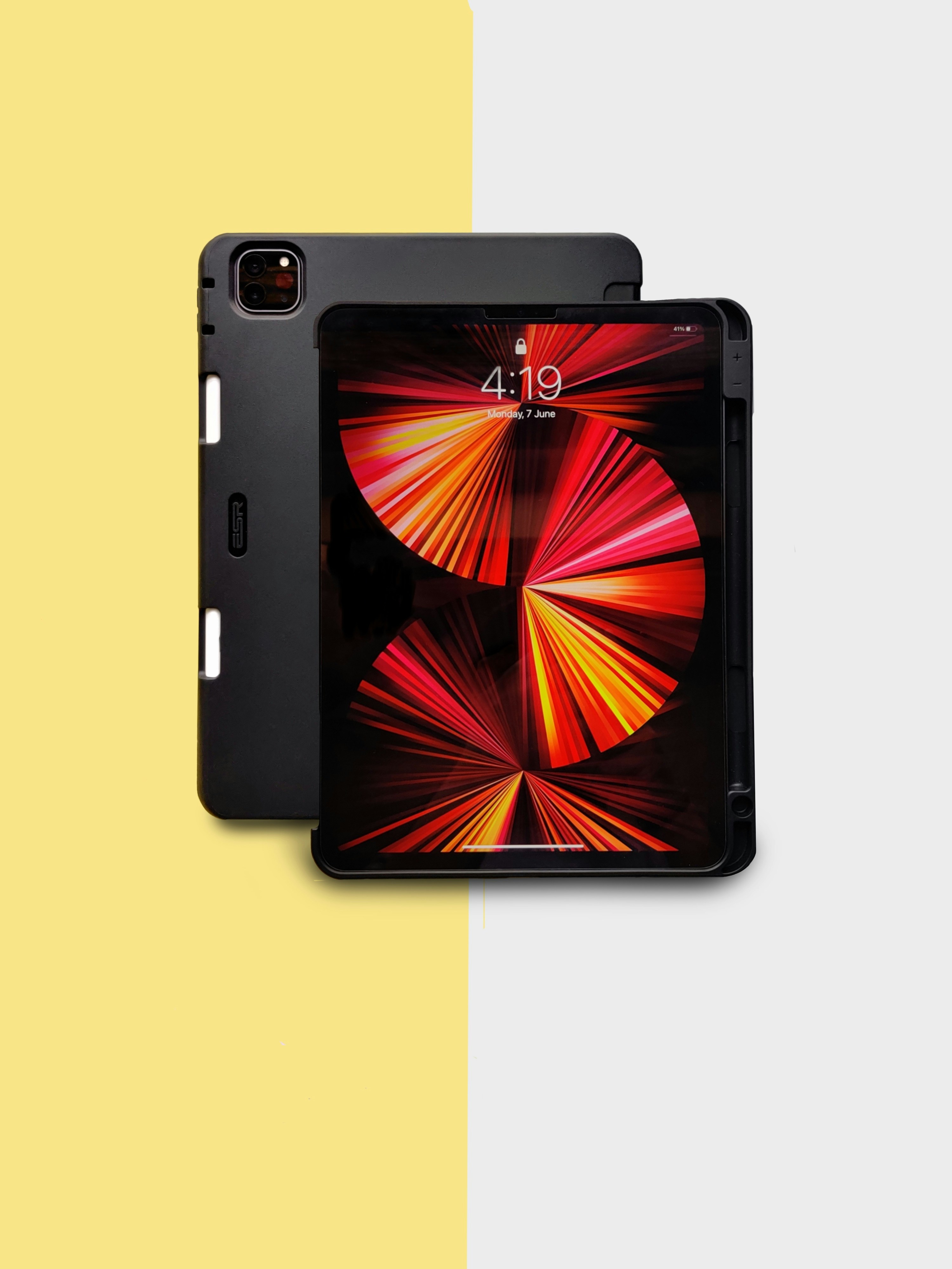 Smartphone Android negro sobre superficie blanca foto Imagen de IPad