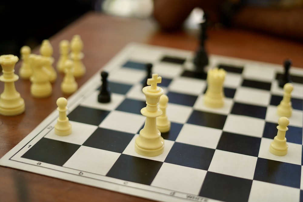 Partita a scacchi bianca e nera