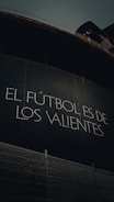 a sign on the side of a building that says el futolos de los