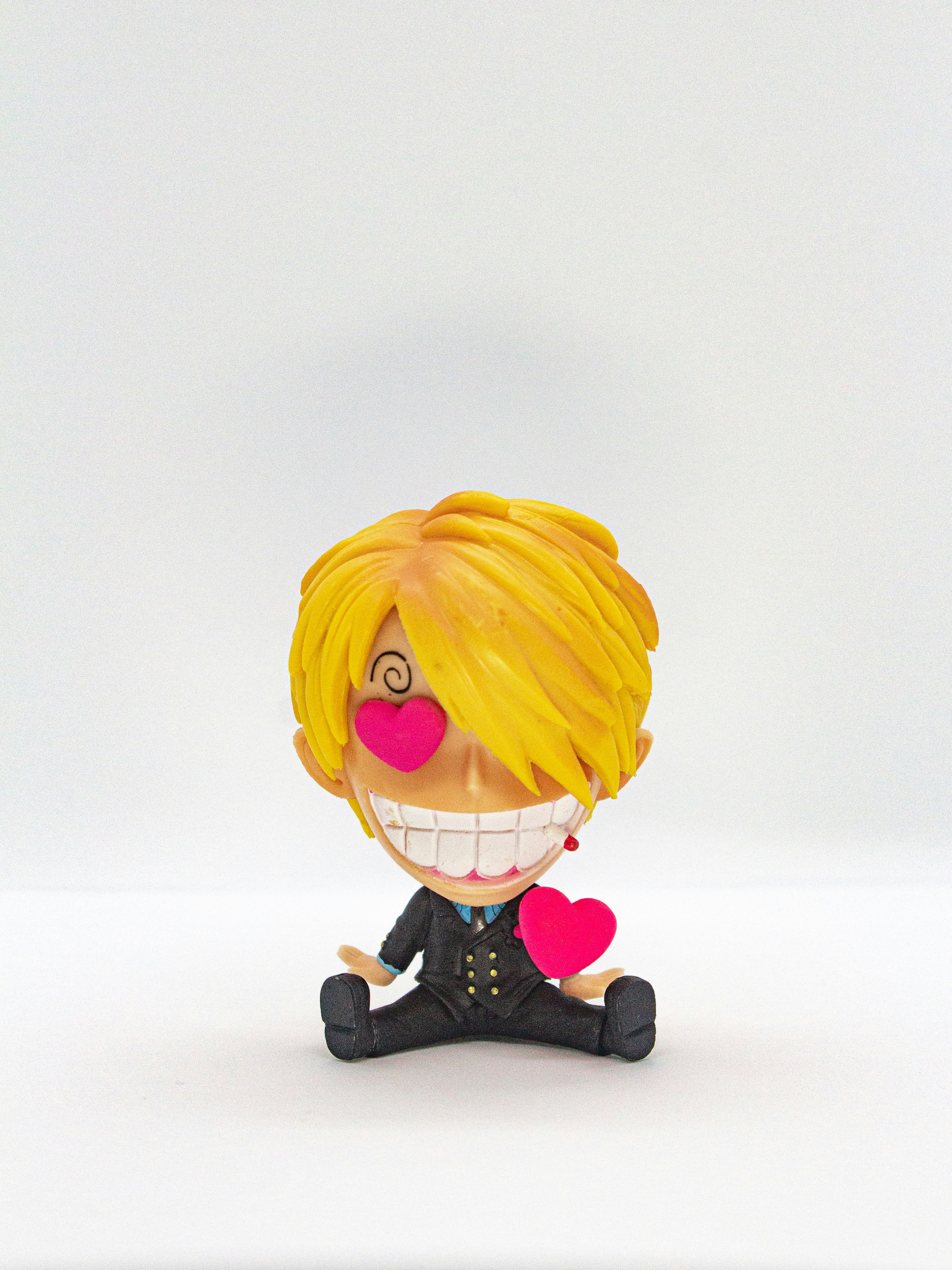 黄色い髪の男性アニメキャラクターの写真 Unsplashで見つけるおもちゃの写真の無料写真