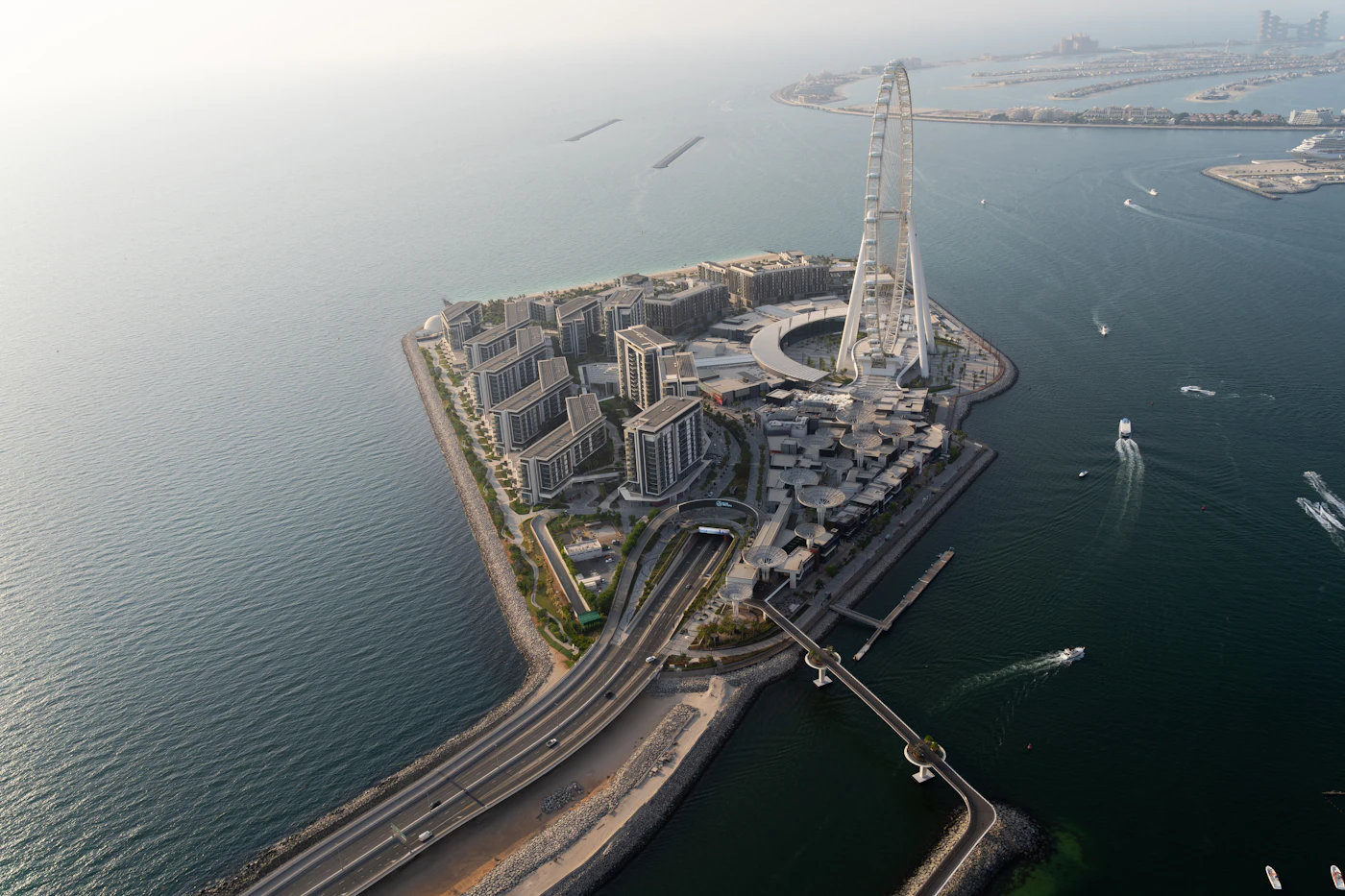 Bluewaters Island mit Küste und Ain Dubai aus der Luft