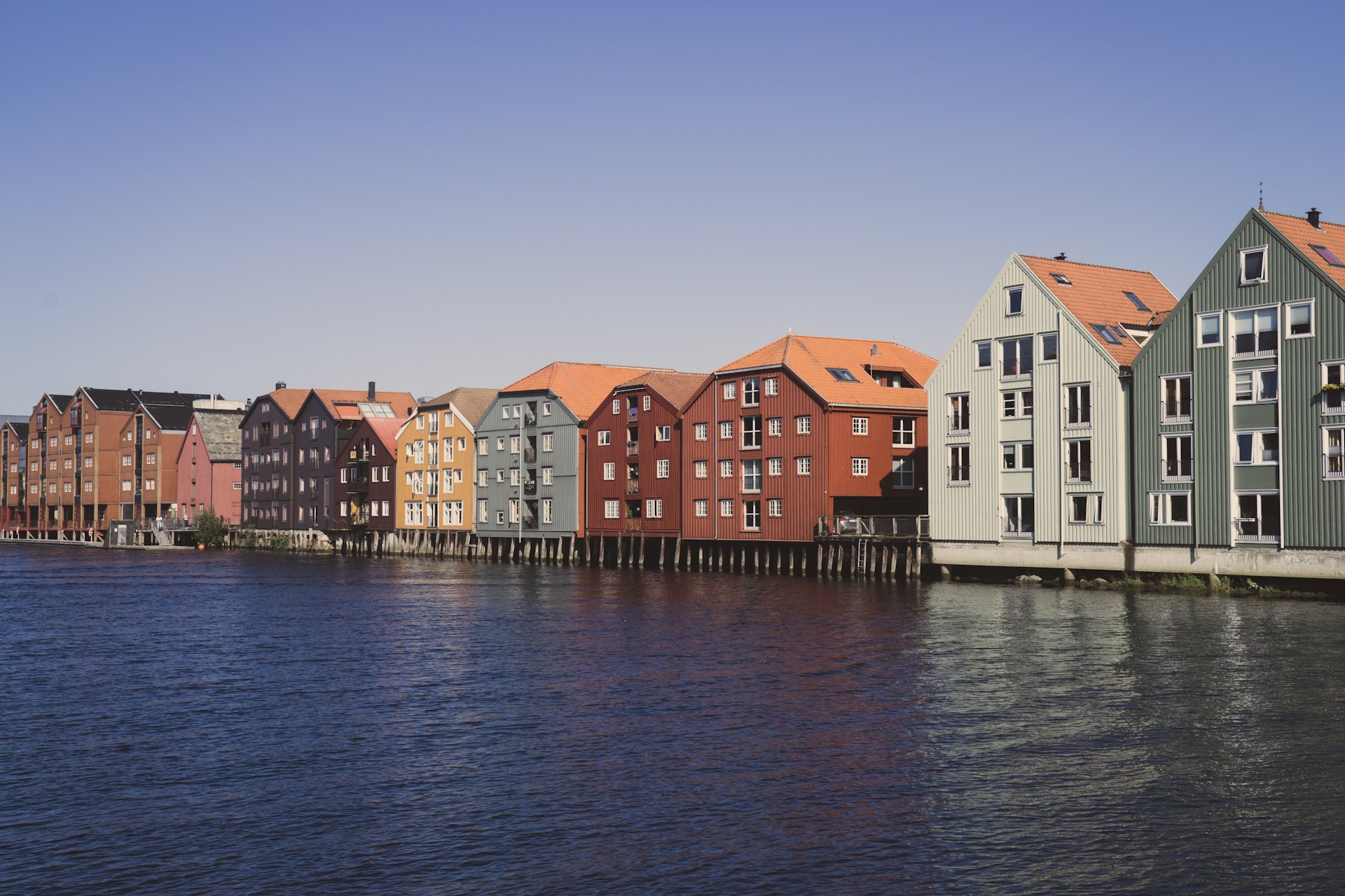 houses near body of water during daytime