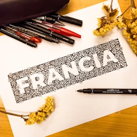 a piece of paper with the word francia on it