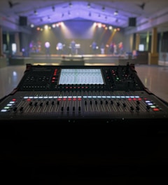 black and white electric keyboard