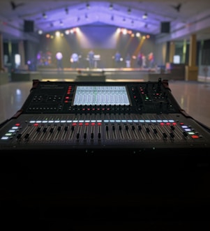 black and white electric keyboard