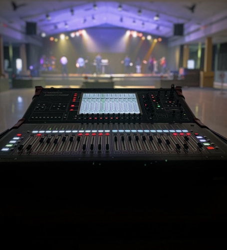 black and white electric keyboard