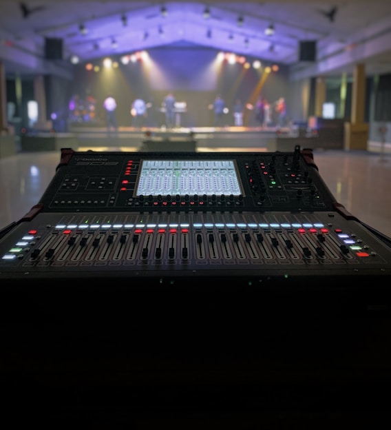 black and white electric keyboard