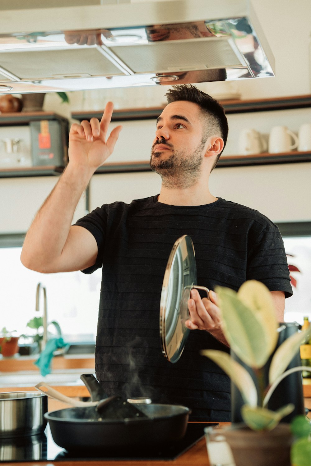 man in black crew neck t-shirt holding plate with sliced green fruit