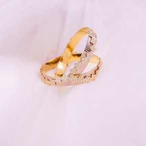 gold and white beaded bracelet