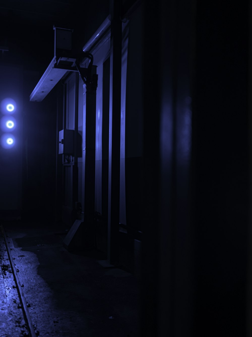 blue light in dark room