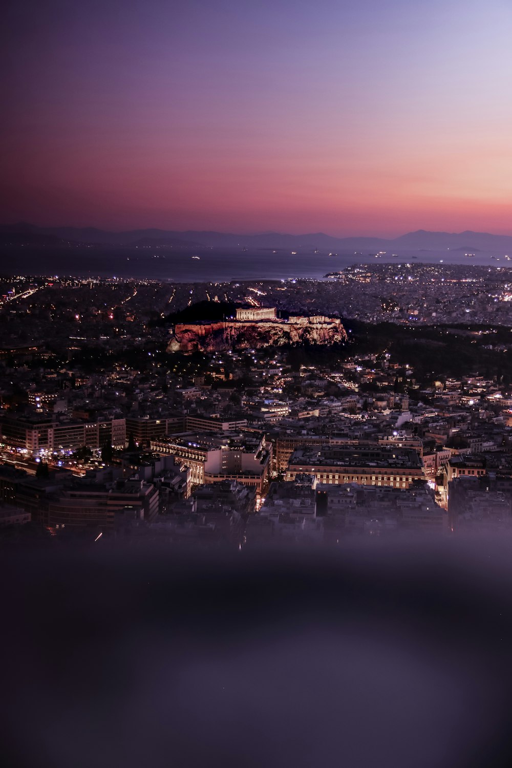 Horizonte de la ciudad durante la noche