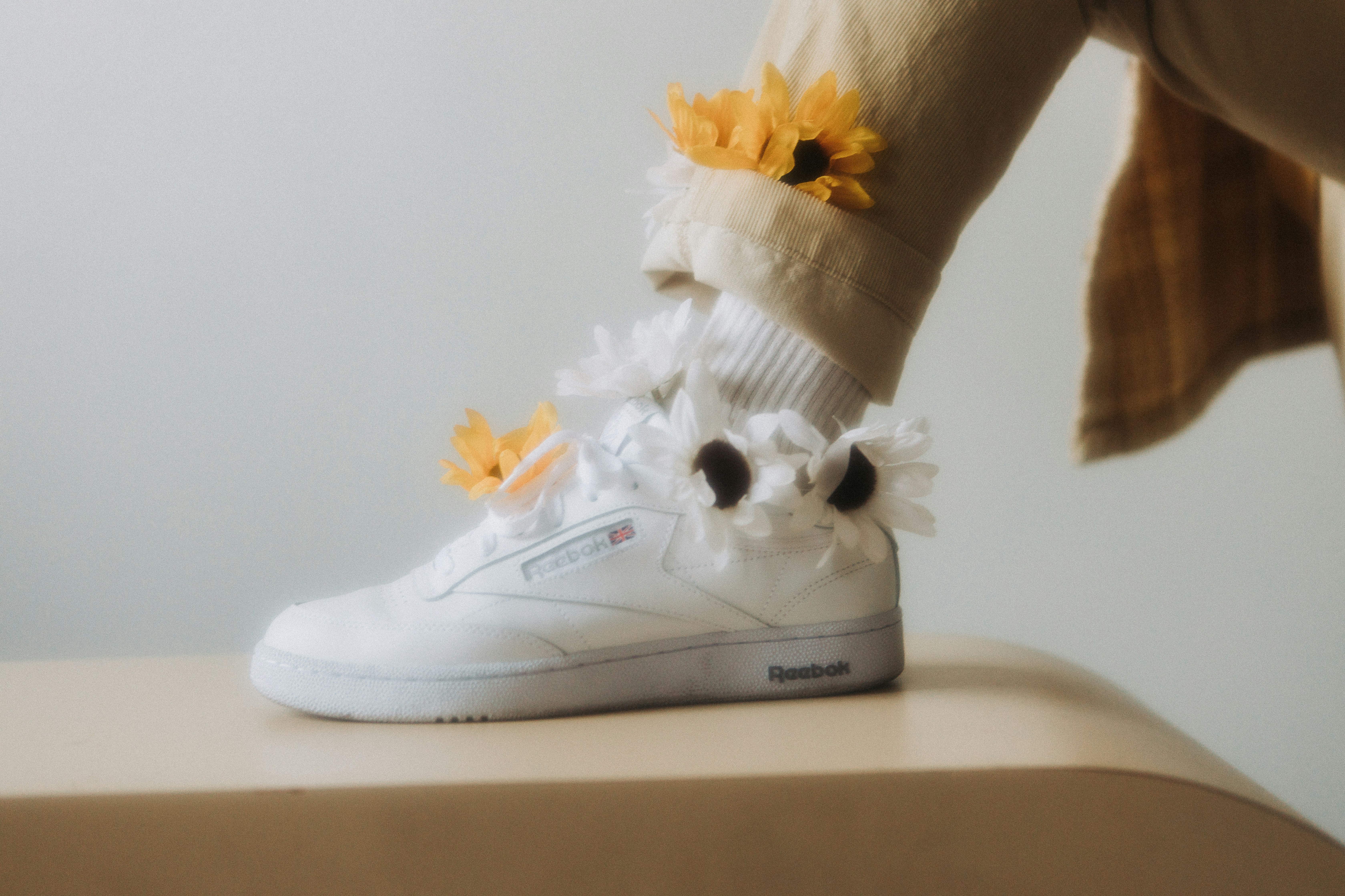 Personne portant Nike Air Force 1 Low blanc