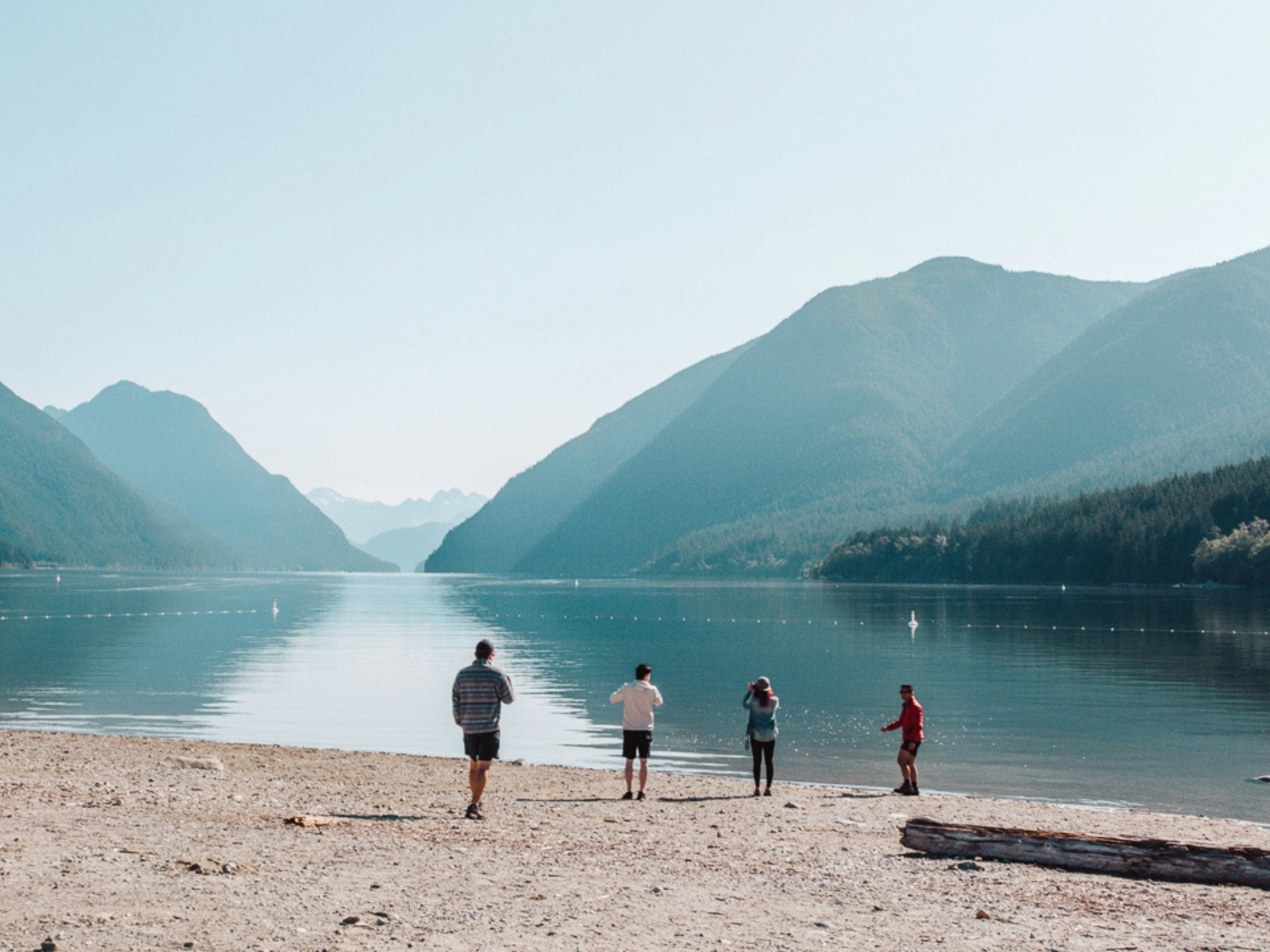 4 pals taking in alouette lake