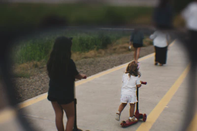 Close-up of a child riding a bright red monopatín outdoors