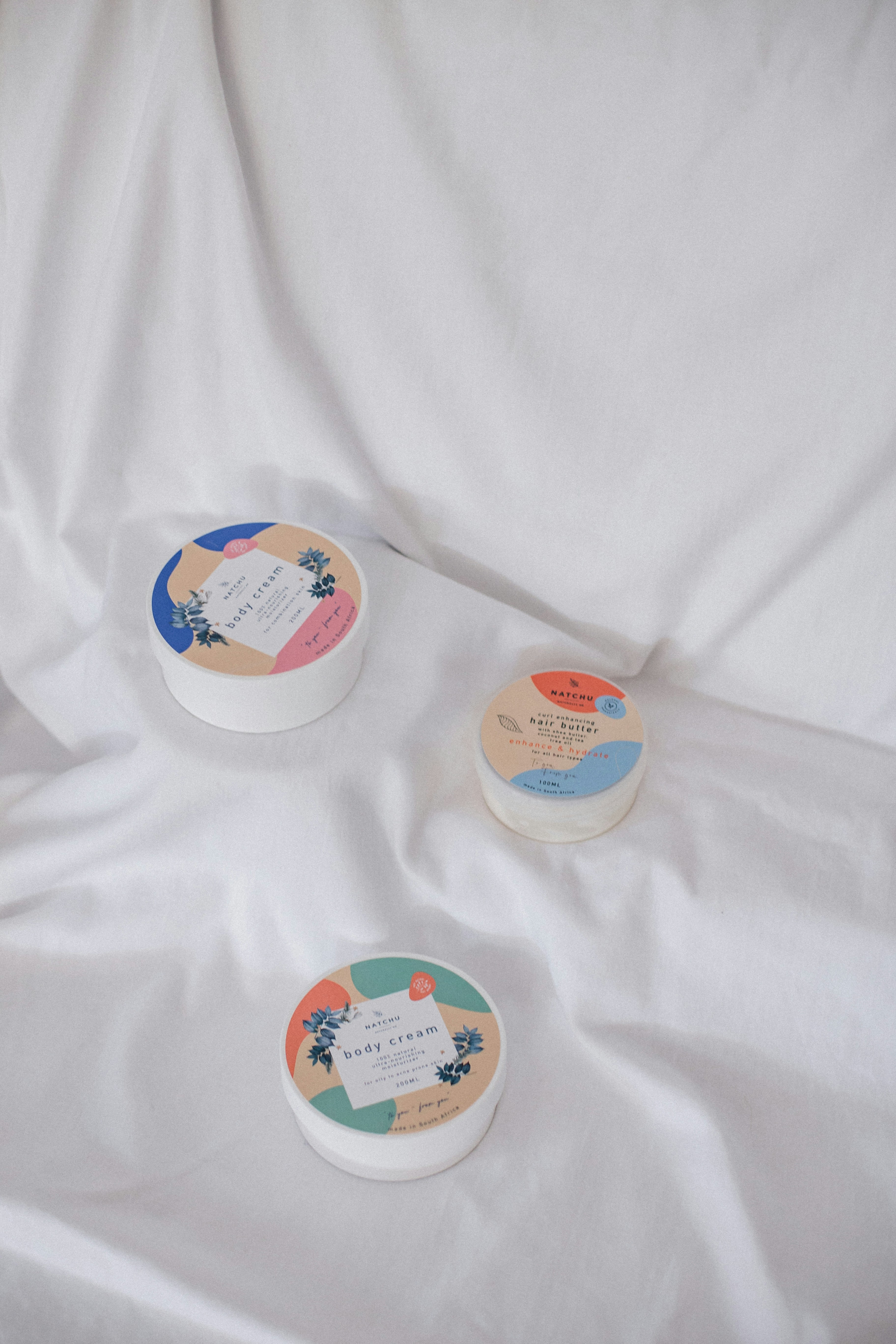 photo-1629196870125-4ea94ef73134?ixid=M3wxMjA3fDB8MXxzZWFyY2h8MTN8fGtpZHMlMjBhcnRpc3RpYyUyMGJldmVyYWdlJTIwdC1zaGlydHN8ZW58MHx8fHwxNzcxMjQ2Njg2fDA\u0026ixlib=rb-4.1.0