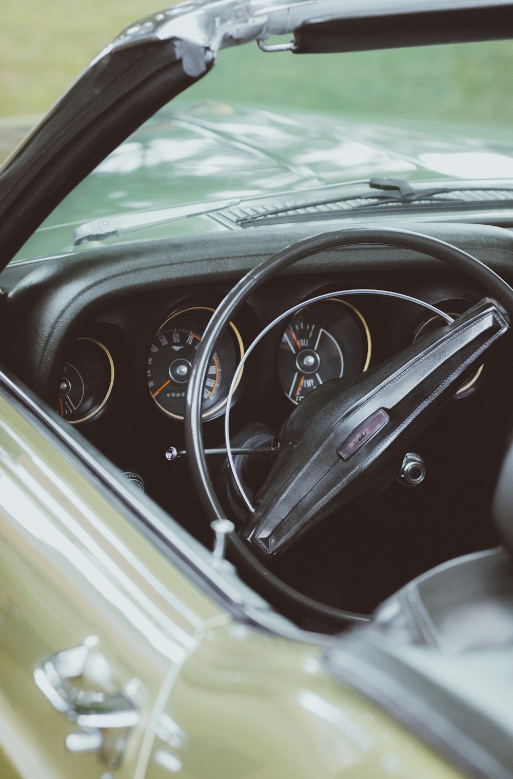 black and silver car steering wheel