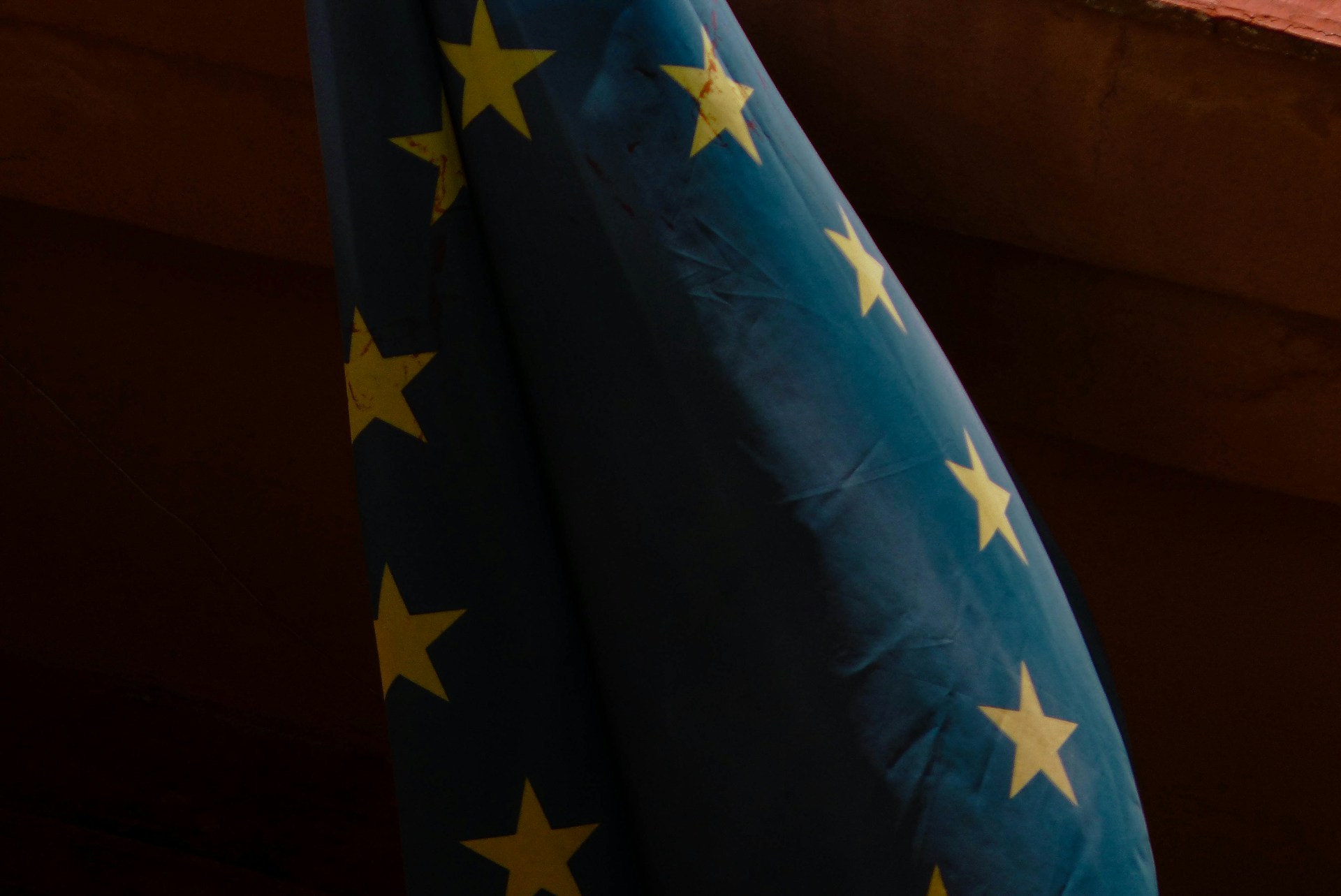 gray computer monitor