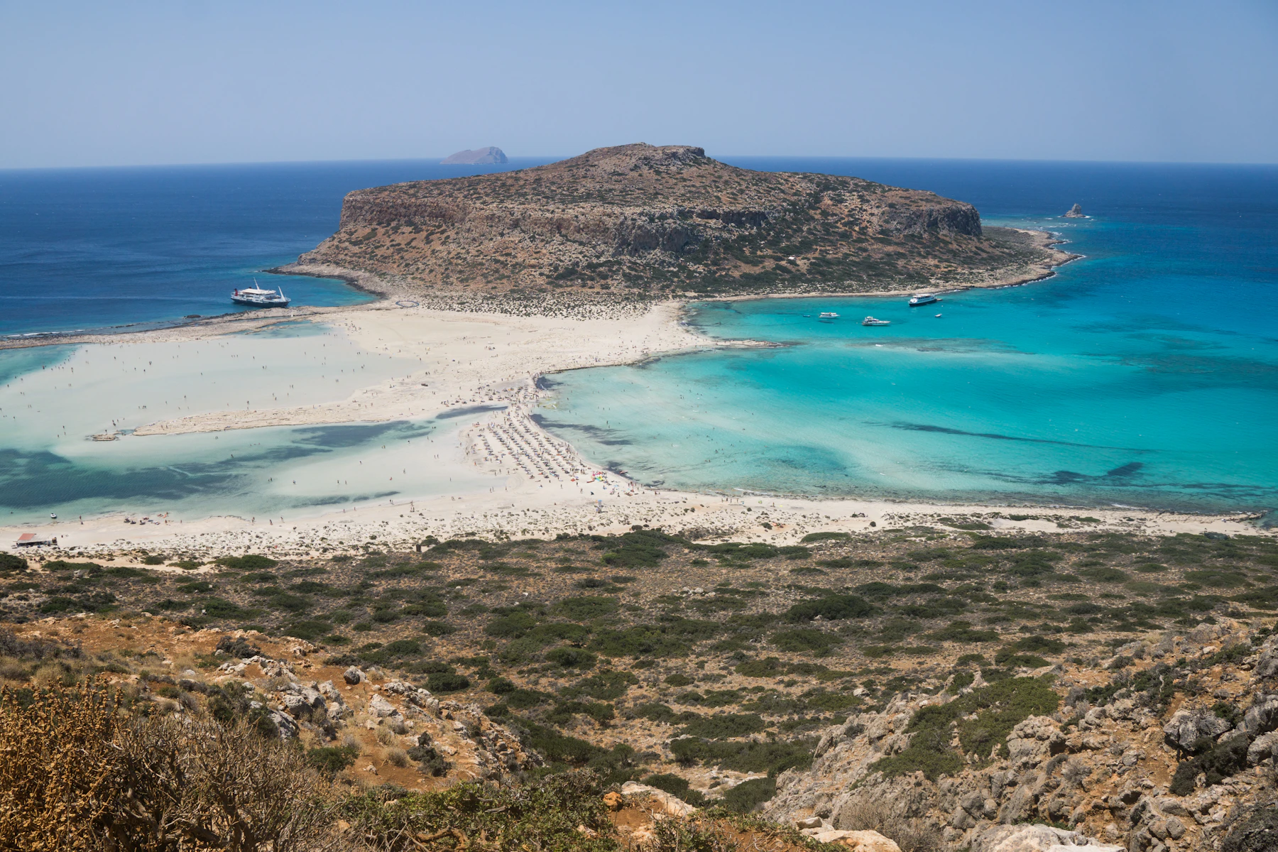 Balos Lagune auf Kreta mit hellem Sand und türkisfarbenem Wasser