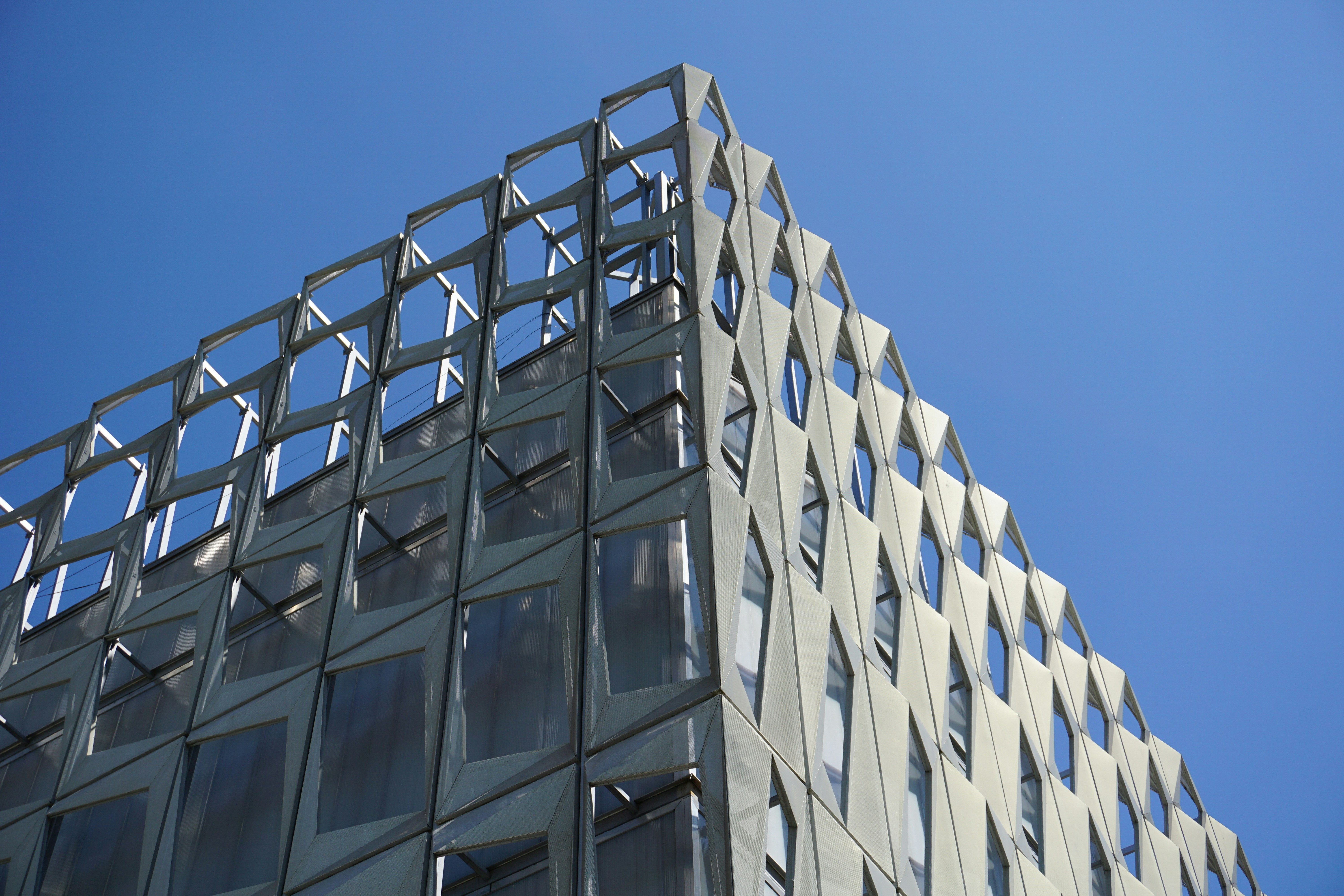 비누 없이 세안하는 날 피부 관리법 - white concrete building under blue sky during daytime