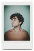 man in brown crew neck shirt