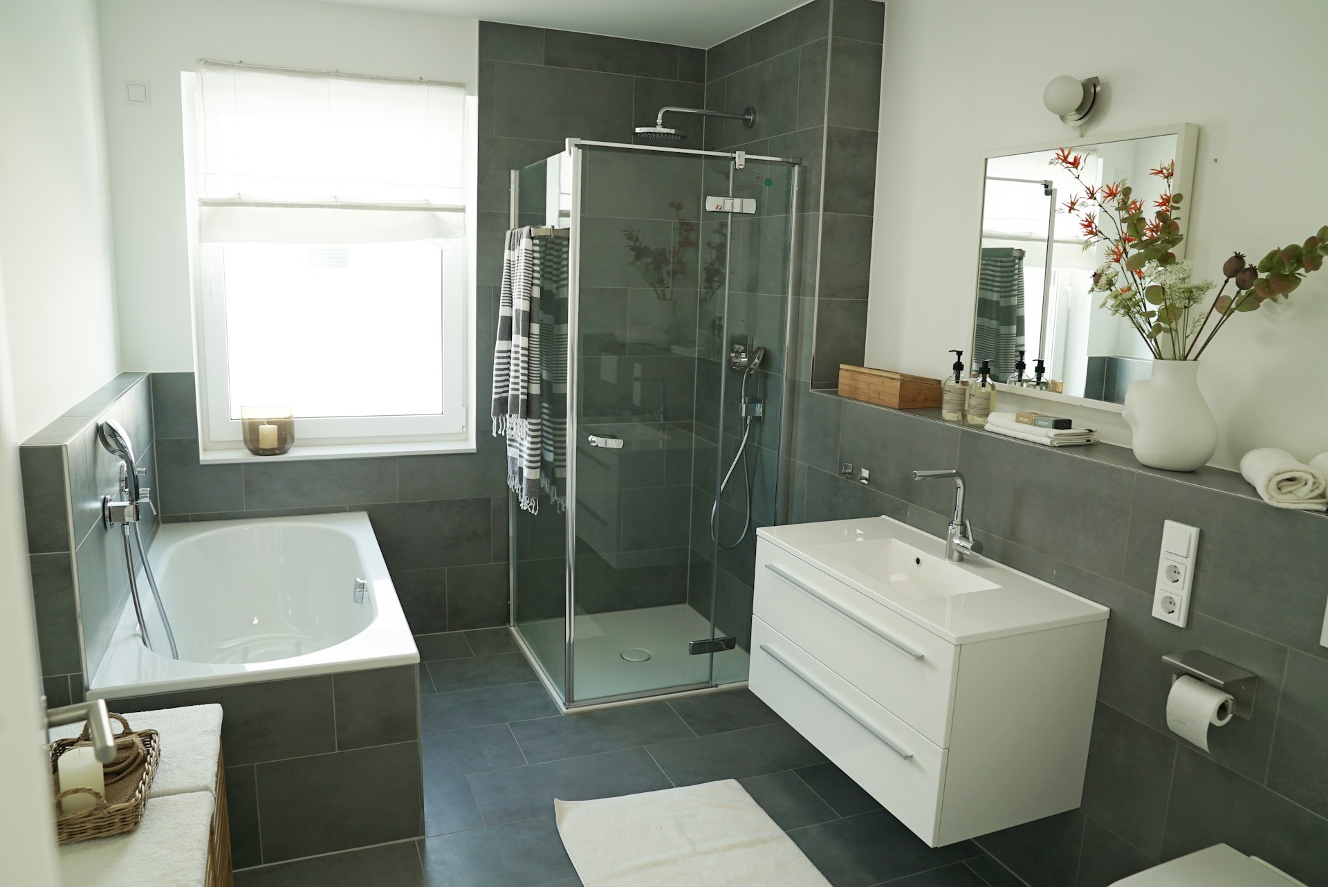 white ceramic bathtub near white bathtub