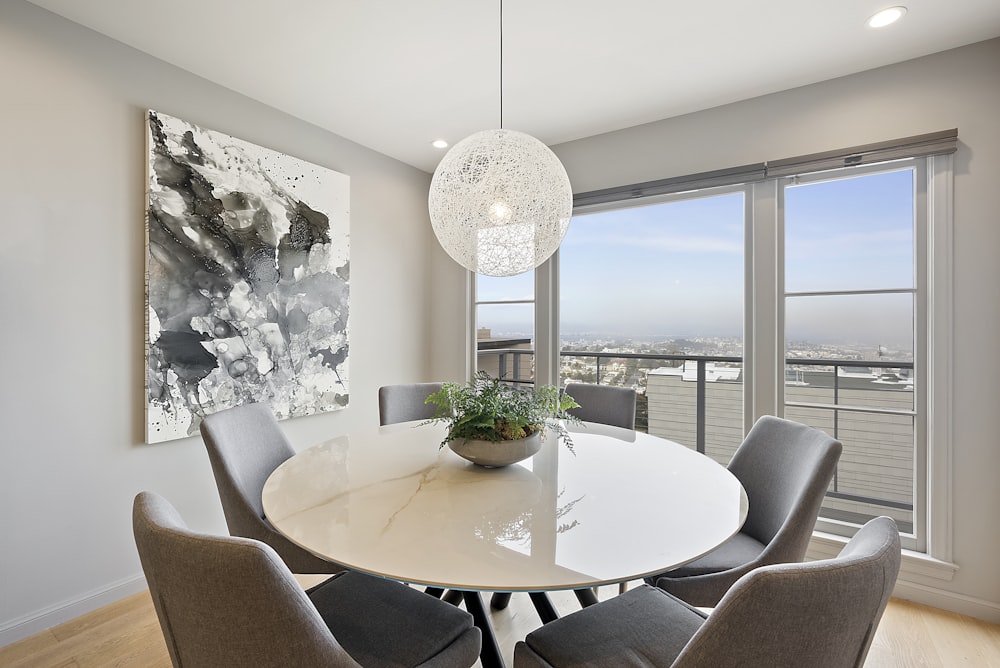 white round table with chairs