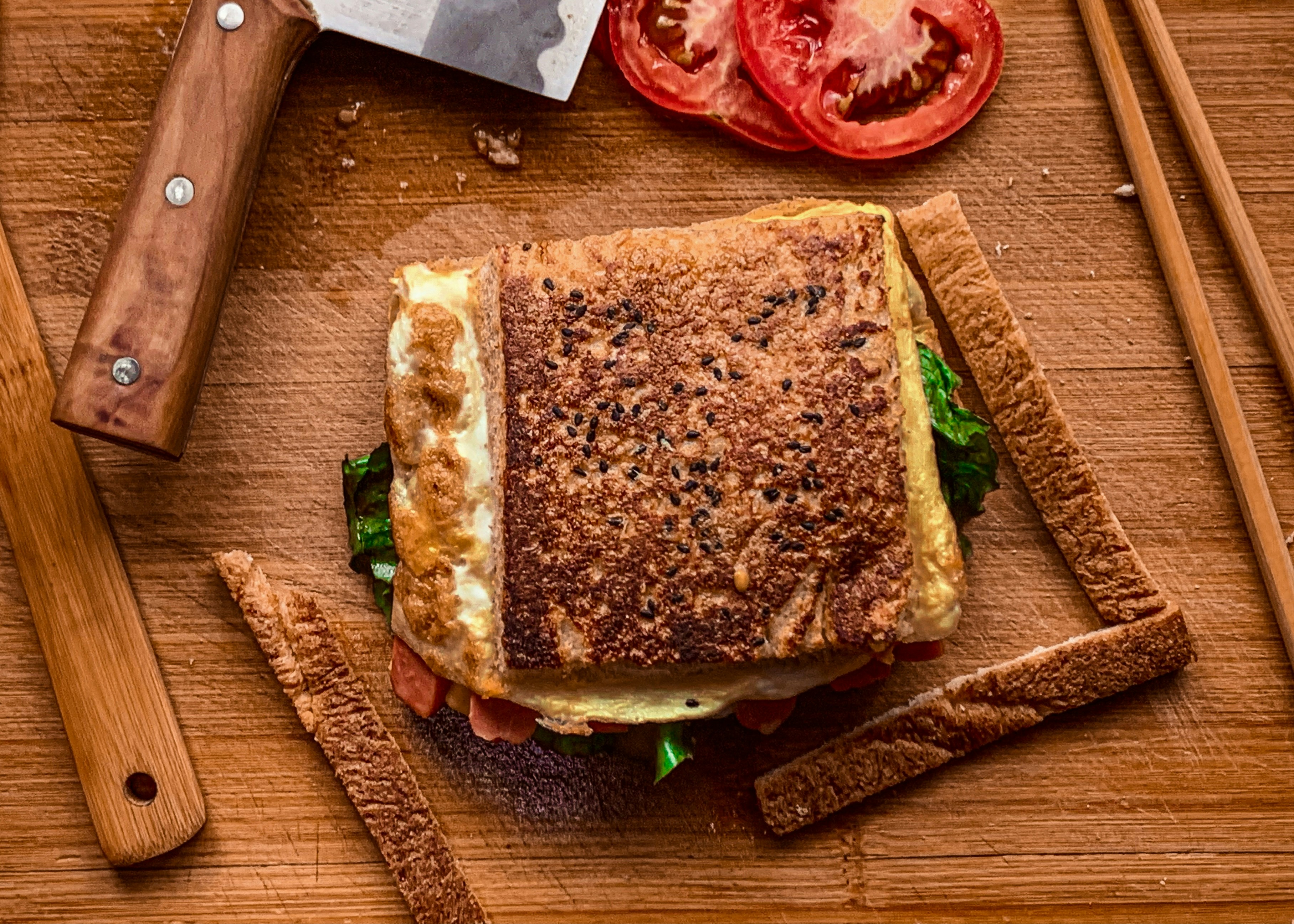 Leftover steak sandwich with arugula and tomatoes - tomahawk steak